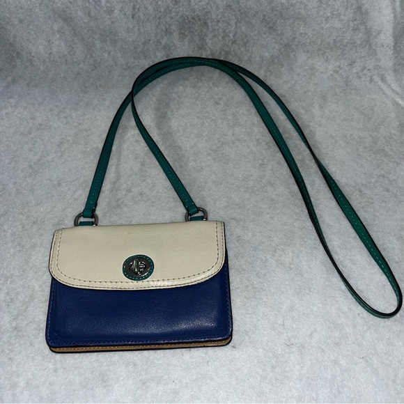 Coach Handbags - Coach small crossbody with adjustable strap